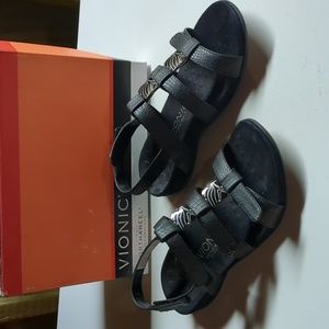 Vonic with Orthaheel technology Black Sandal size 6